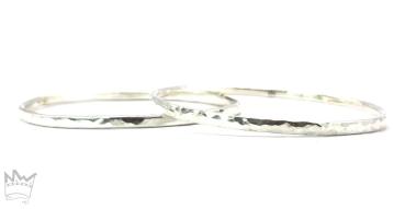 Armreif in Silber mit Hammerschlag