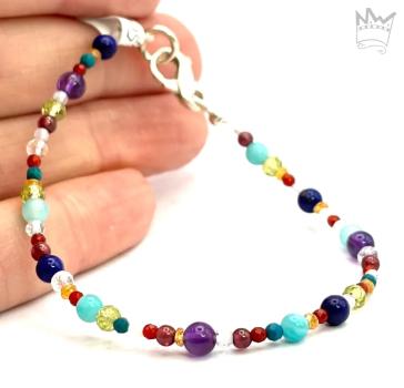 Armband in kräftig bunten Farben