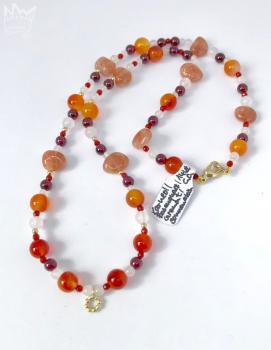Rote Edelsteinkette