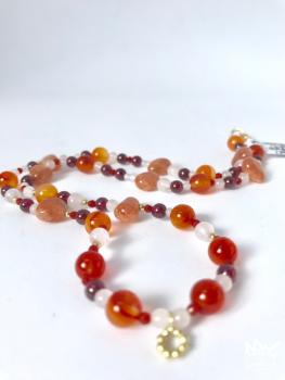 Rote Edelsteinkette