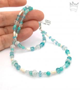 Perlenkette in Türkistönen