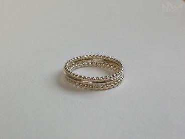 3er Set aus zwei Kugelringen (1,5mm und 2 mm Ringschiene) und einem Glattring (1,5mm Ringschiene)