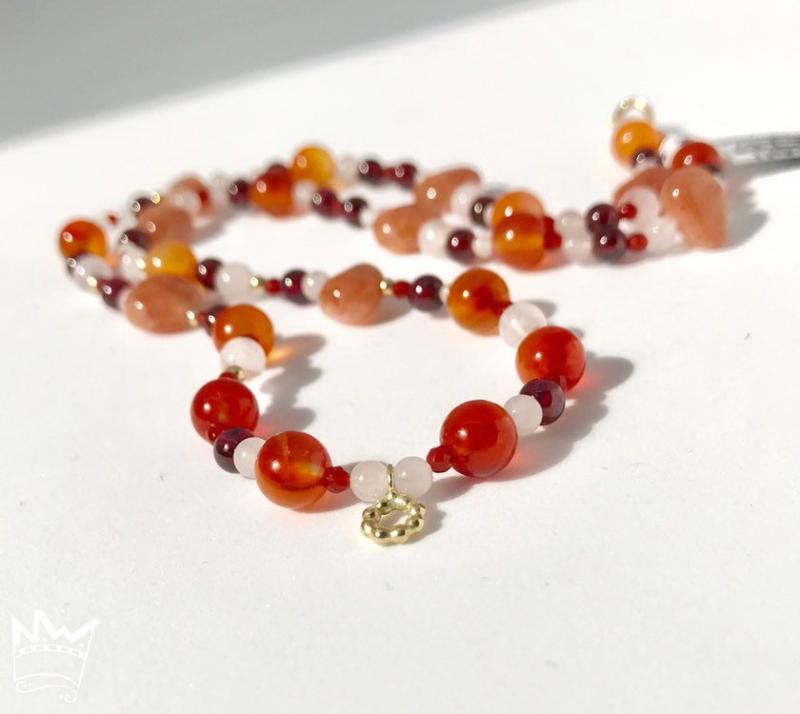 Rote Edelsteinkette