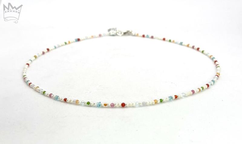 Feine, bunte Perlenkette