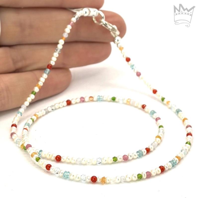 Feine, bunte Perlenkette