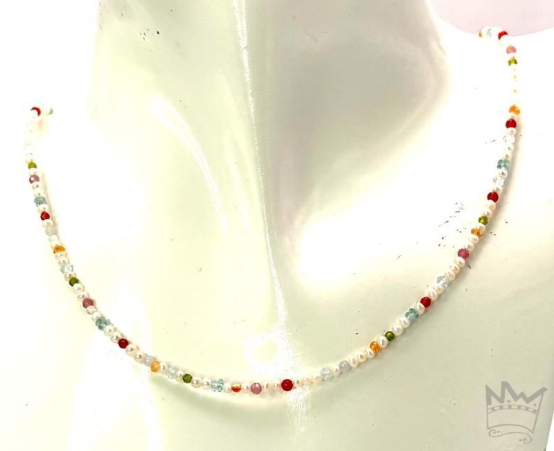 Feine, bunte Perlenkette