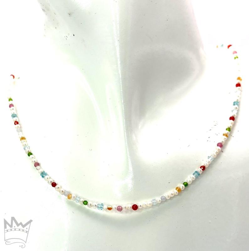 Feine, bunte Perlenkette