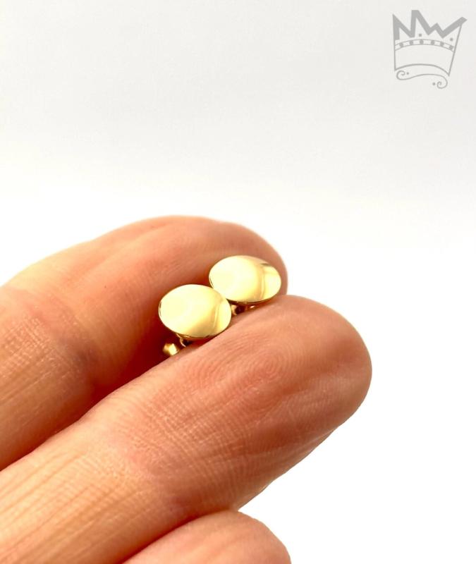 Goldene Ohrstecker