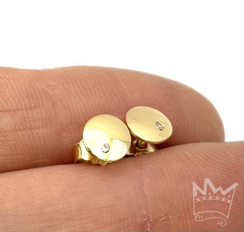 Goldene Ohrstecker