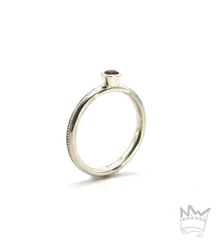 Ring mit Rubin